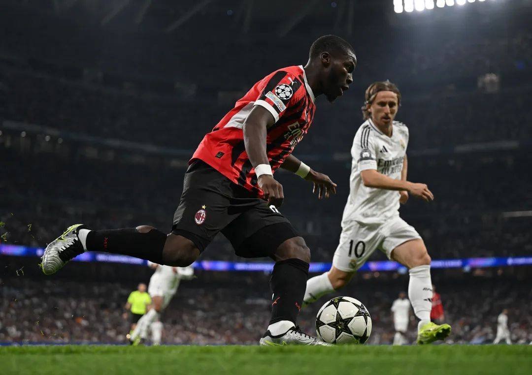 华体会网址-巴萨战平里昂，莫德里奇乌龙送礼法甲的简单介绍  第1张